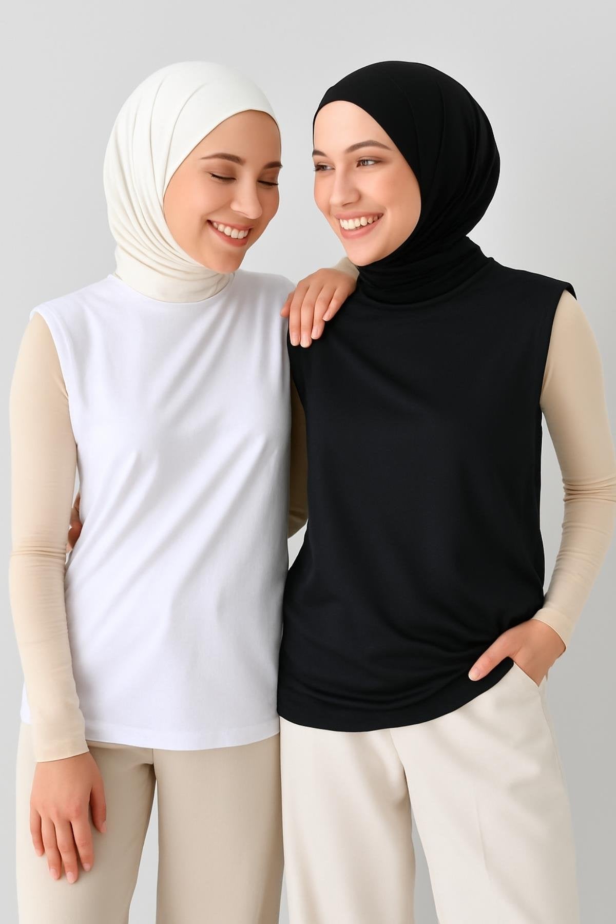 2'li Paket Bisiklet Yaka Kolsuz Bluz Seti - Siyah ve Beyaz