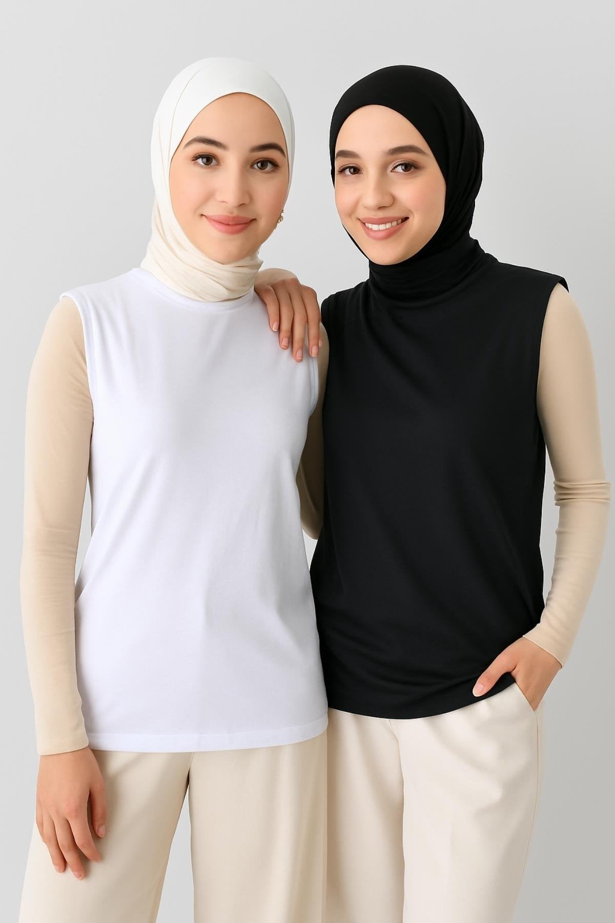 2'li Paket Bisiklet Yaka Kolsuz Bluz Seti - Siyah ve Beyaz