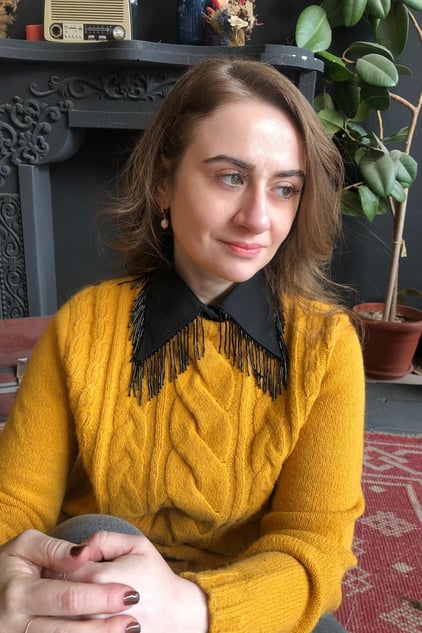 طوق قميص متوهج في منتصف الليل - أسود | أوتلت