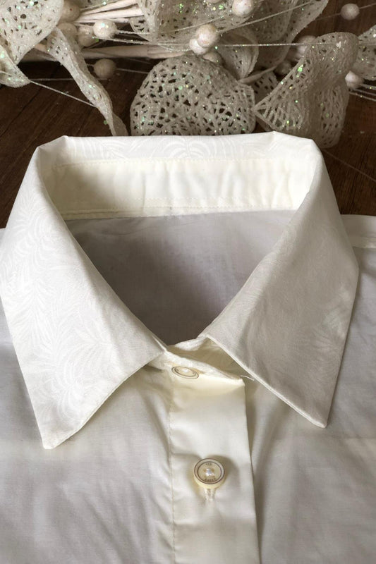 طوق قميص مع تفاصيل طوق - كريمي