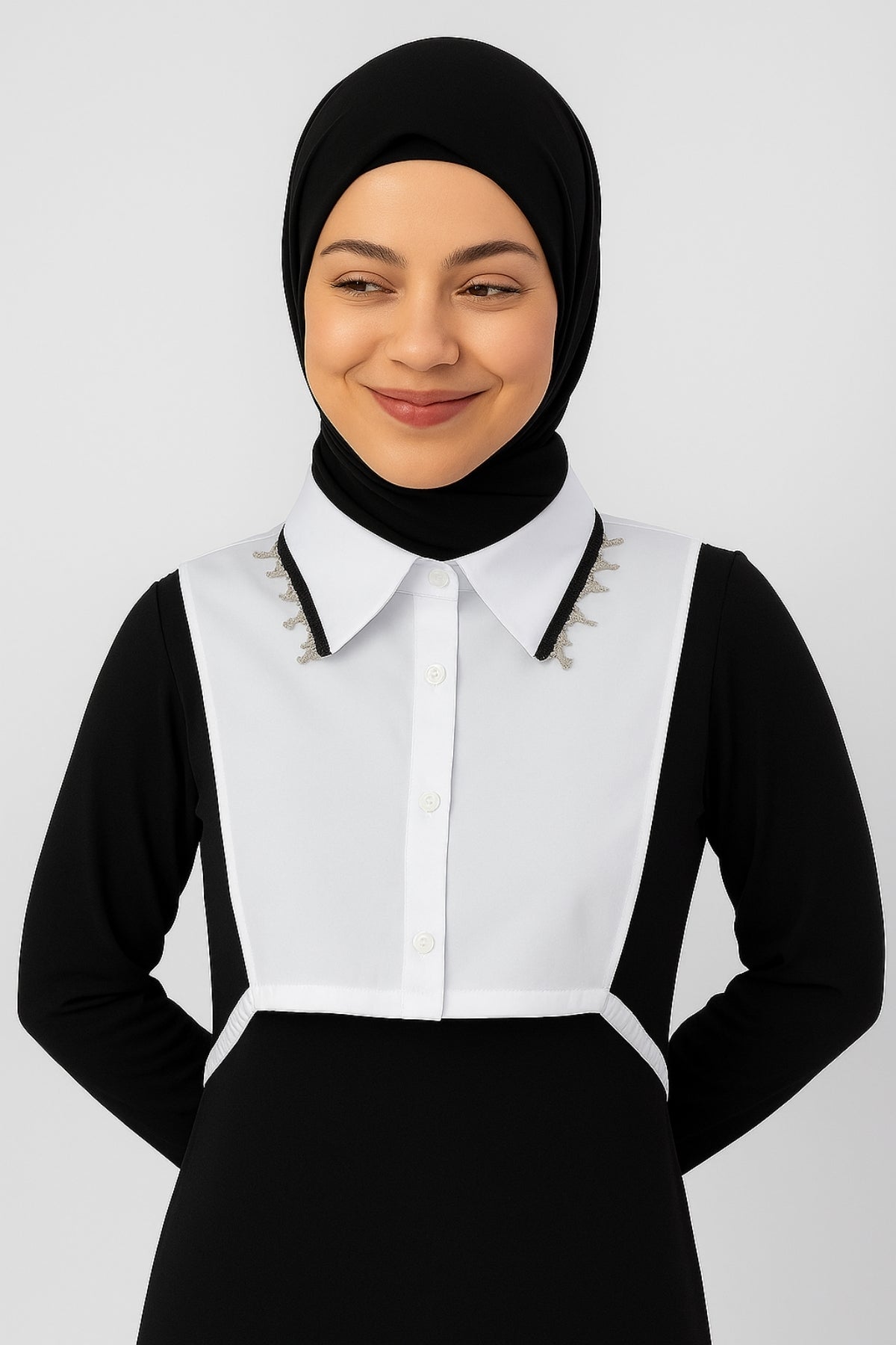 Zincirli Gömlek Yakası - Beyaz
