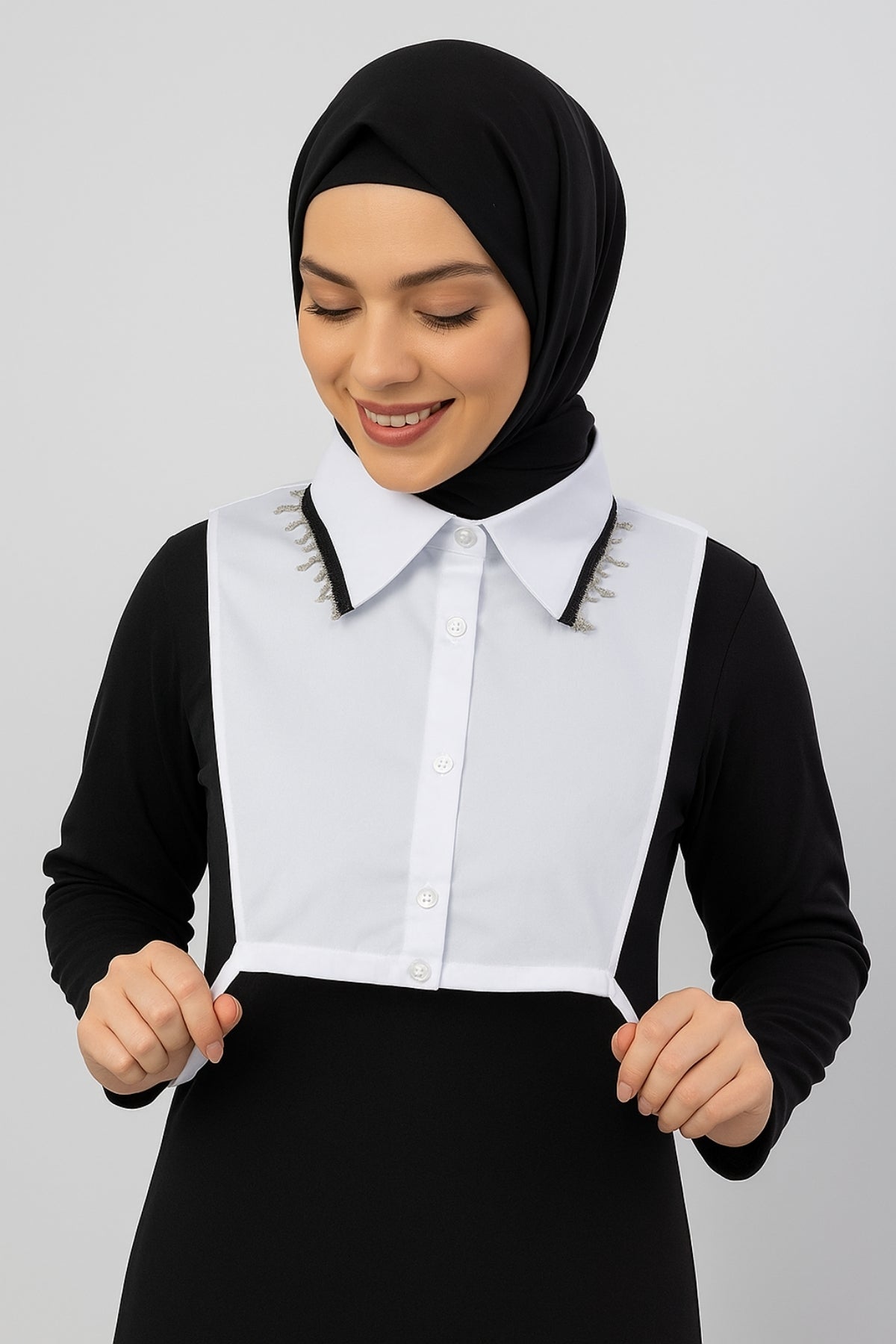 Zincirli Gömlek Yakası - Beyaz
