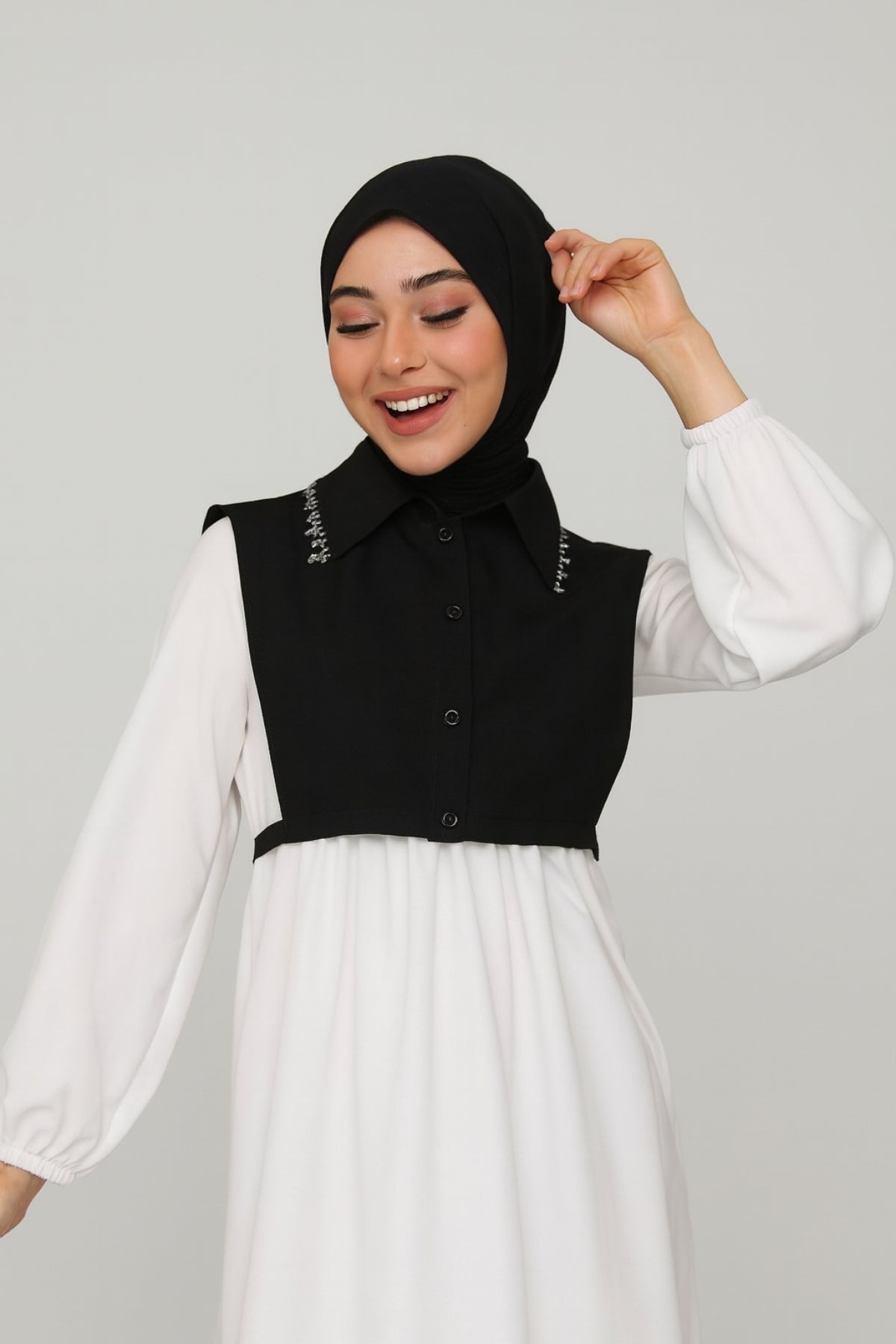 Zincirli Gömlek Yakası - Siyah