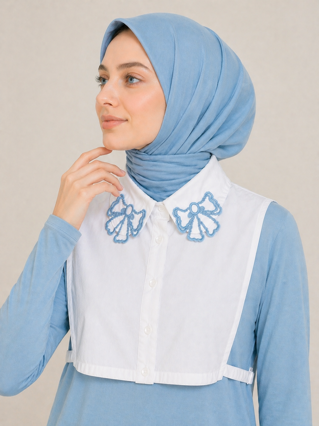 Pudra Fiyonk Nakışlı Sahte Yaka