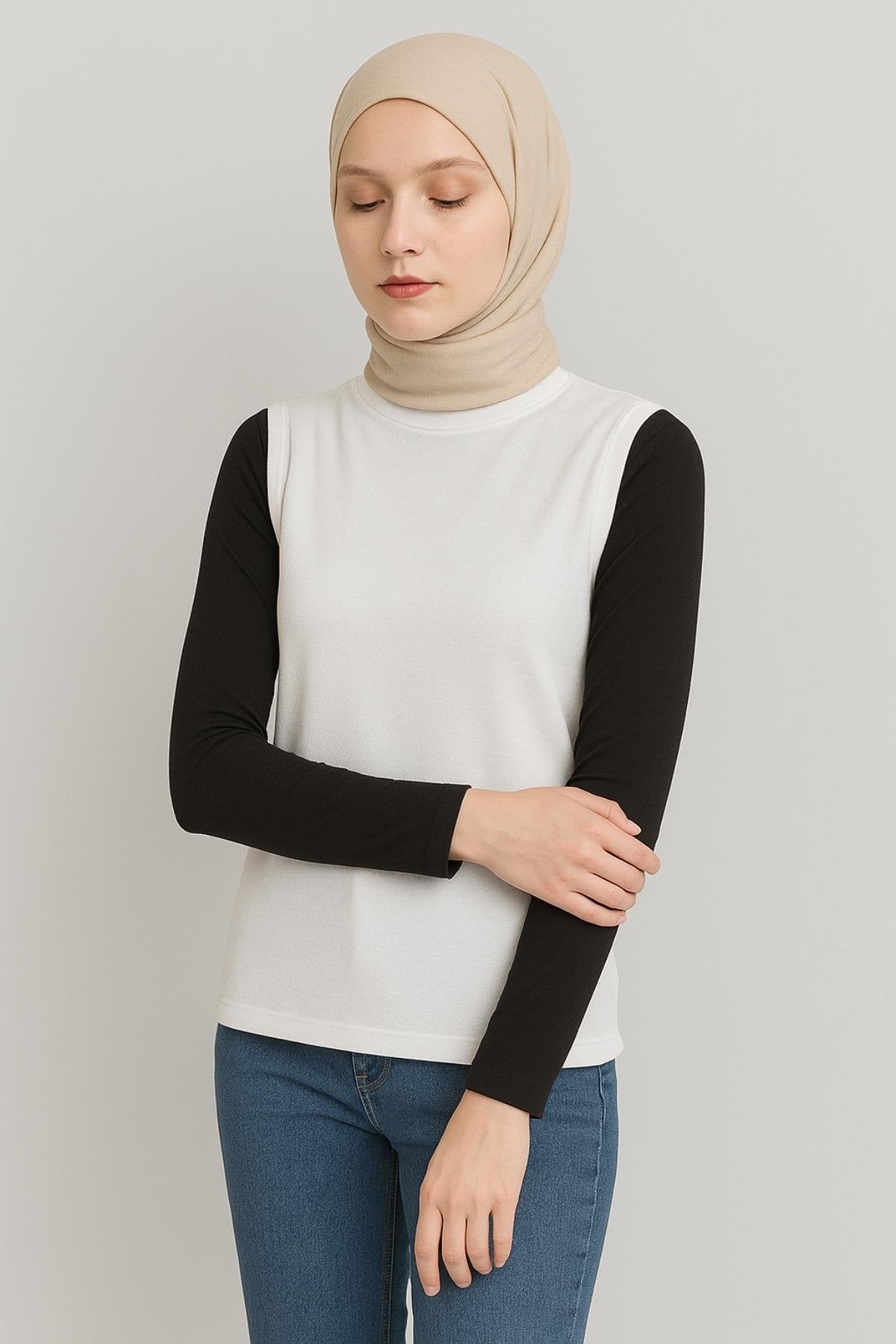 Sıfır kol beyaz içlik elbise altına giyilen iç giysisi