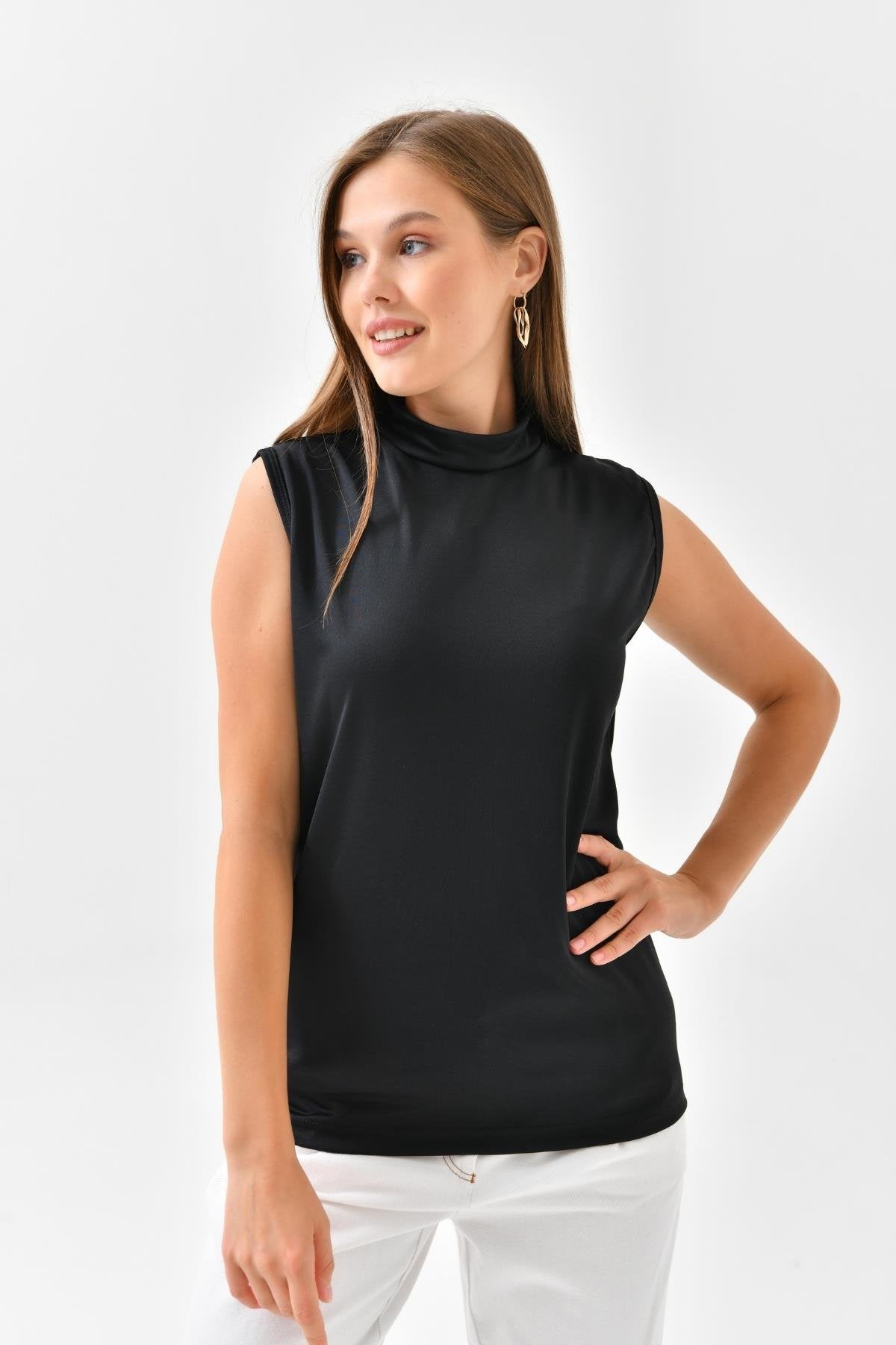 Elbise içliği olarak tercih edilen siyah penye uzun içlik modeli