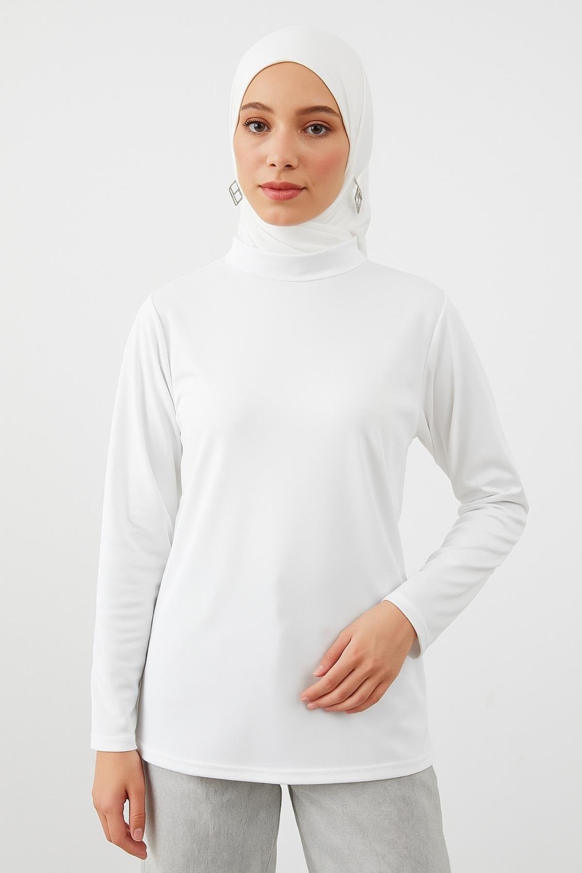 Beyaz uzun kollu kadın bluz modeli günlük şık kombin