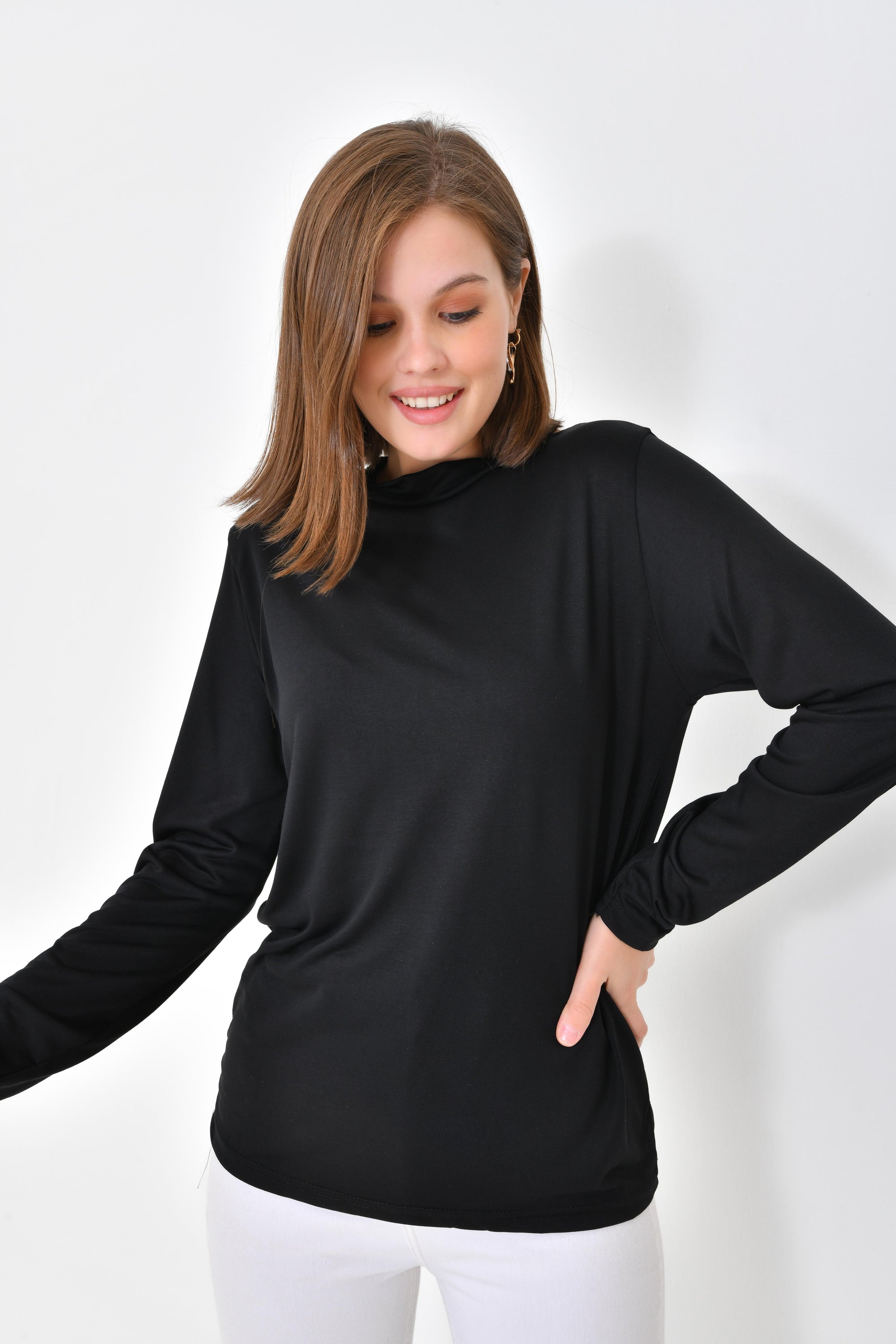 Günlük kullanım için uygun tesettür penye bluz, sade ve şık görünüm