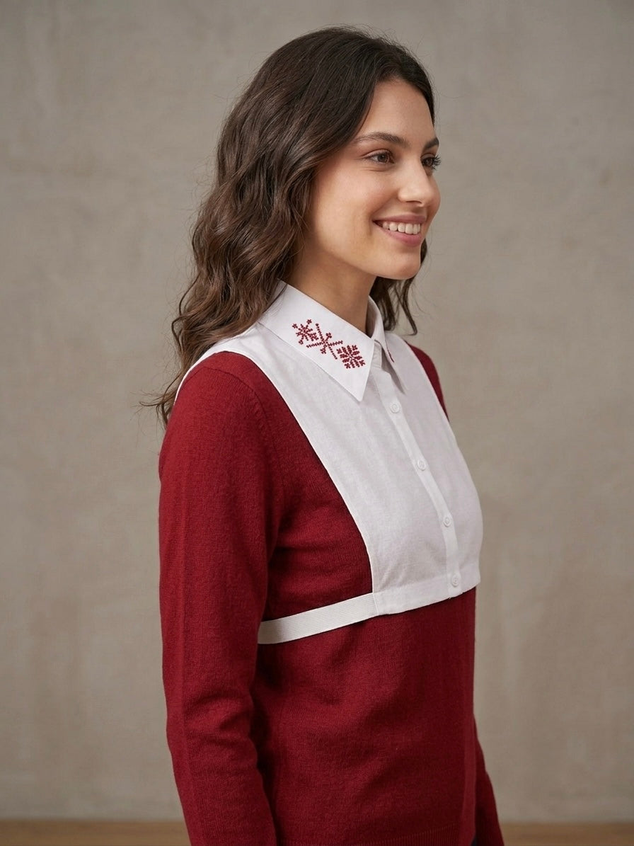Kanaviçe takma yaka bordo motif yakın detayı
