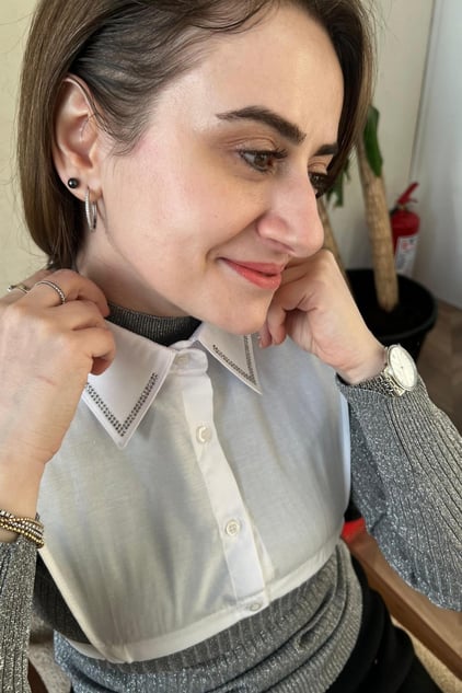 Çift Sıra Taşlı Gömlek Yaka - Beyaz