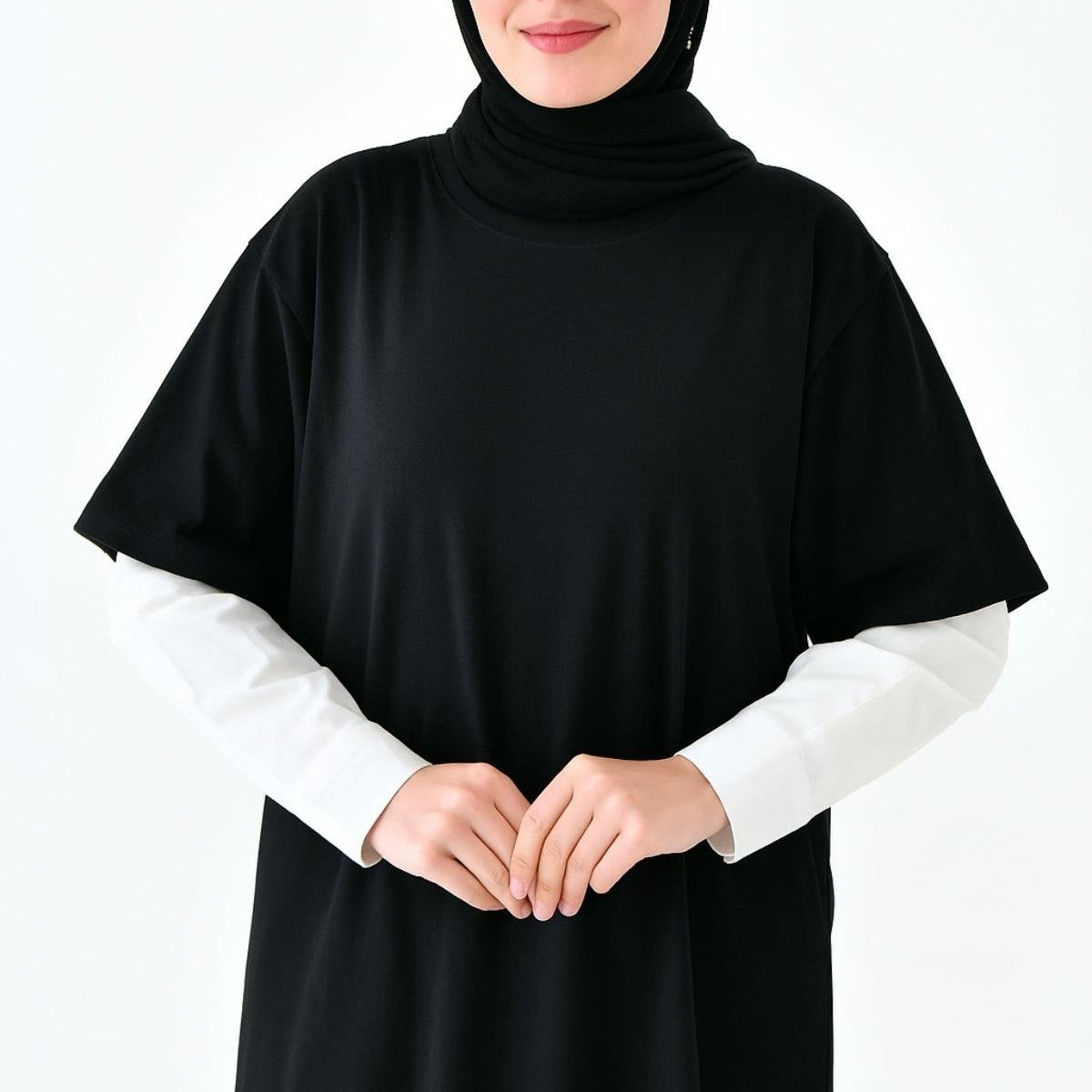 Boyunluk tesettür ve uzun kolluk ile tamamlanan şık günlük kombin