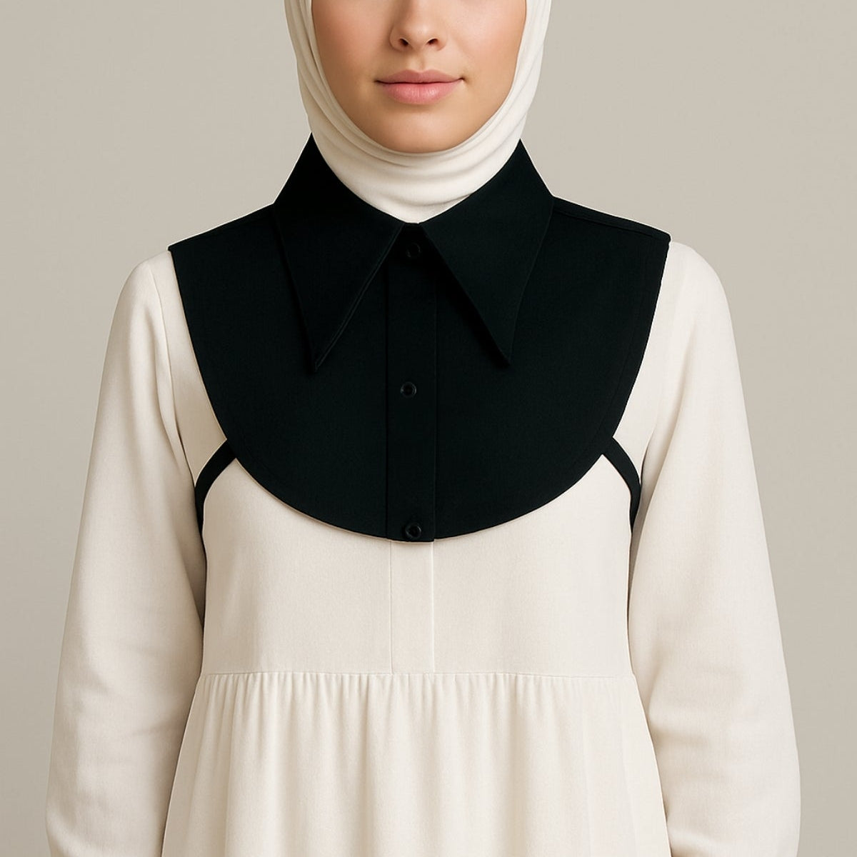 Seyyar gömlek yakası kullanımı ile katmanlı giyim stili