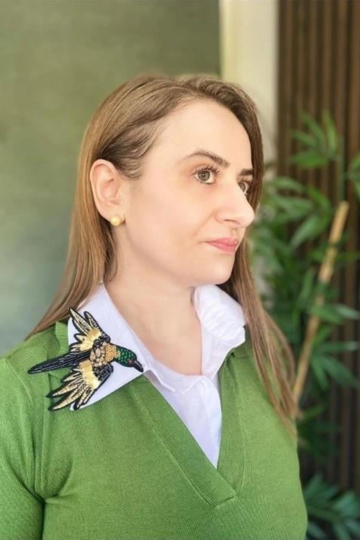 Papağan Nakış İşlemeli Gömlek Yaka - Beyaz