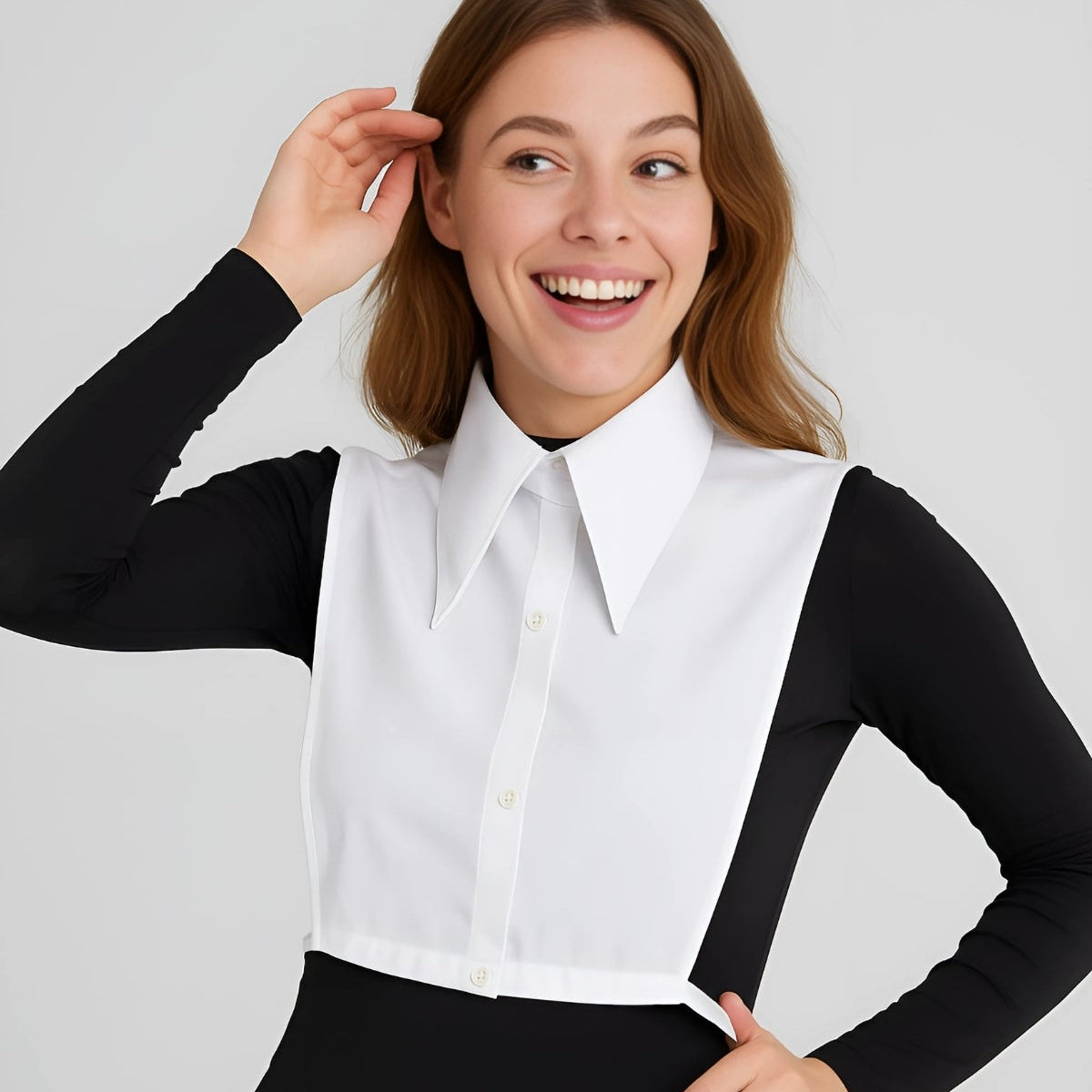 Takma gömlek yakası ile tasarlanmış minimal ve şık sahte yaka gömlek görünümü