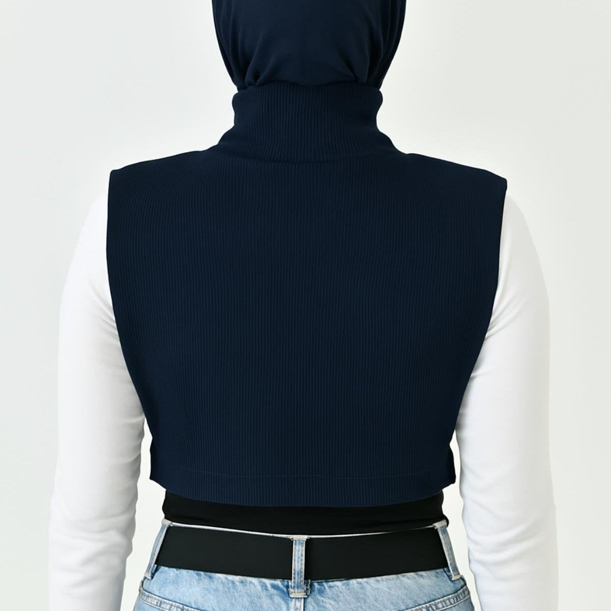 Modern boyunluk tesettür tasarımı ile şık ve pratik tesettür kolluk kullanımı