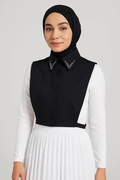 Siyah takma gömlek yakası modeli, kazak içine gömlek yakası görünümü veren şık ve pratik sahte yaka tasarımı