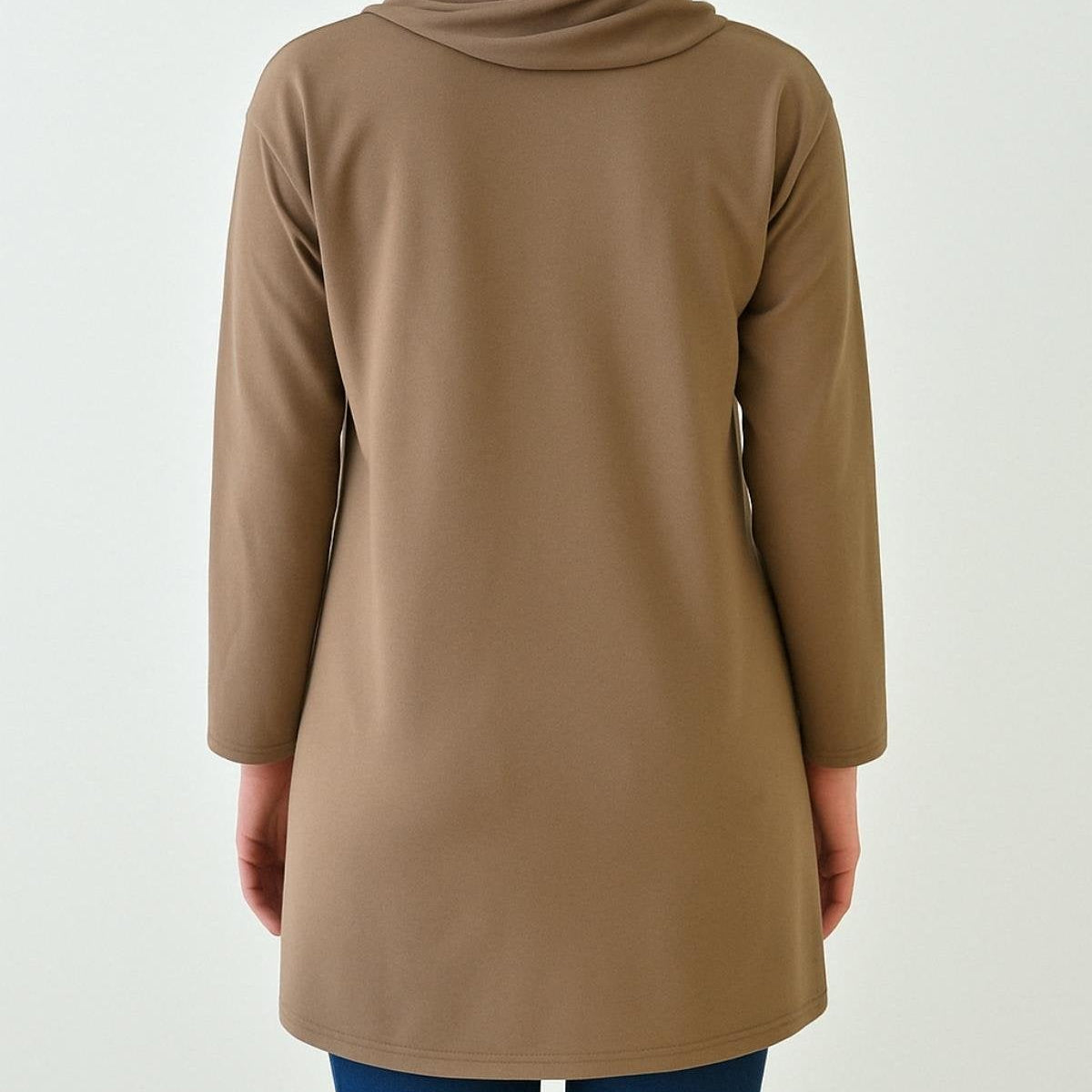 Yeni sezon tesettür tunik modelleri arasında yer alan uzun ve rahat kadın tunik