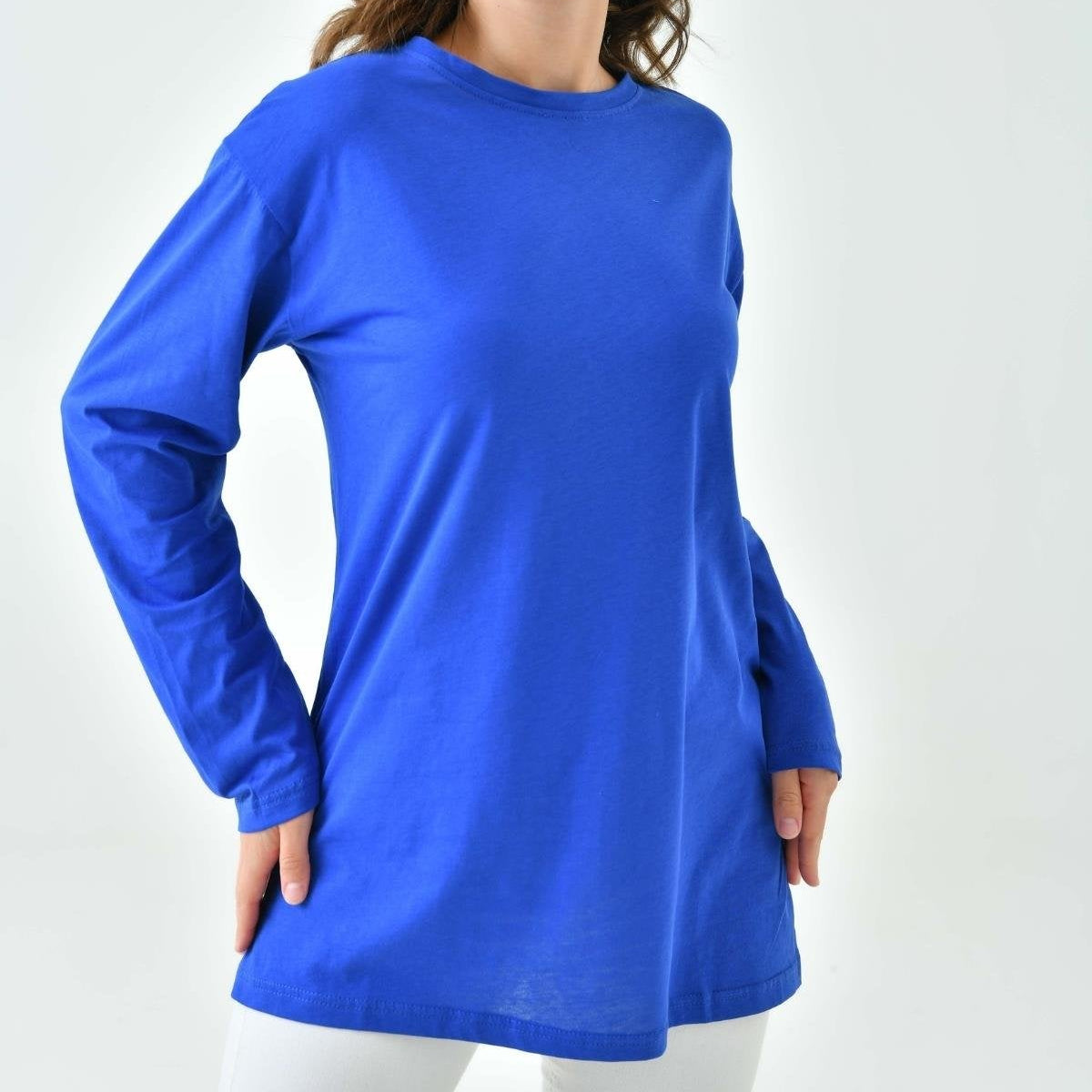 Tesettür giyim tunik kategorisinde sade kesim modern tunik modeli