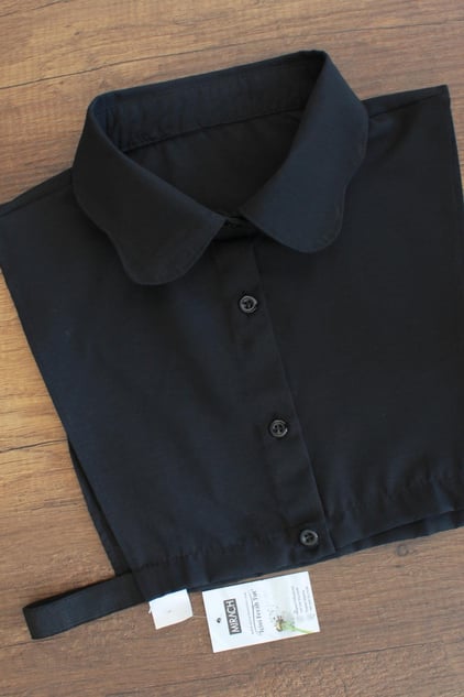 Gömlek yakası takma ürün ile elde edilen klasik ve zarif kazak içi stil